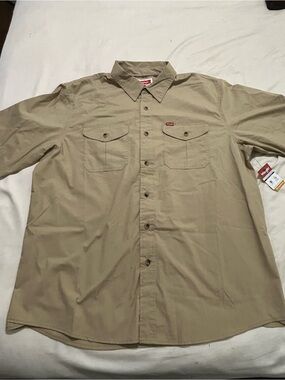 NWT Wrangler Men's Button-Down Work Shirt in Khaki size XL